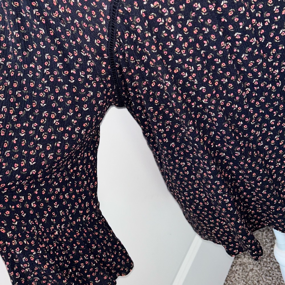 Eyeshadow Women’s Black Floral and Lace Blouse - Picture 2 of 8